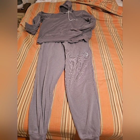 Gray Hoodie and Sweatpants Set - Picture 8 of 8
